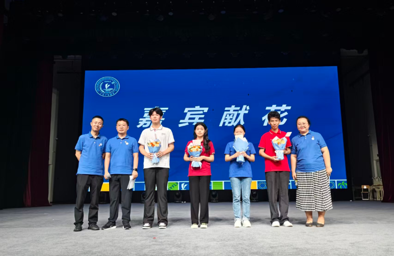 接力・启程：从礼堂走向大学——上外三亚附中2026届优秀毕业生高三经验分享会纪实
